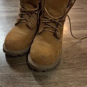 Classic Timberland boots in Wheat Nubuck Yellow